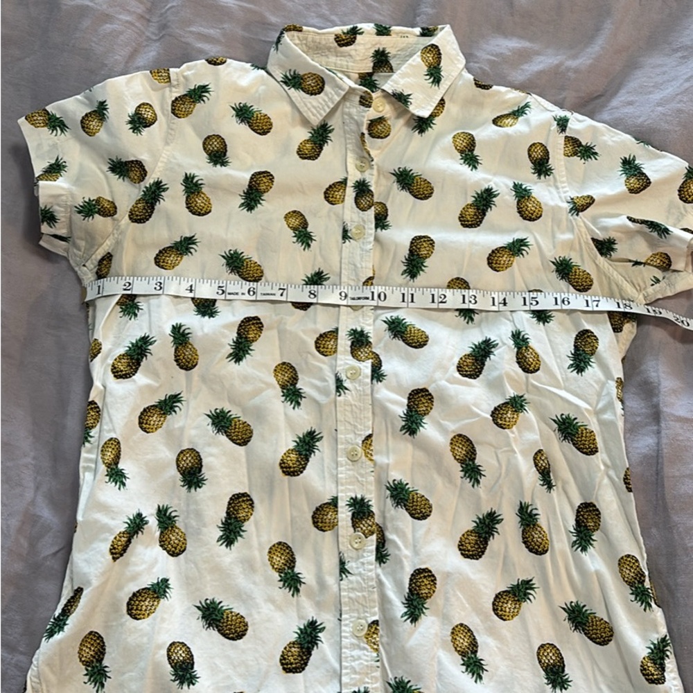 Tradlands pineapple shirt small